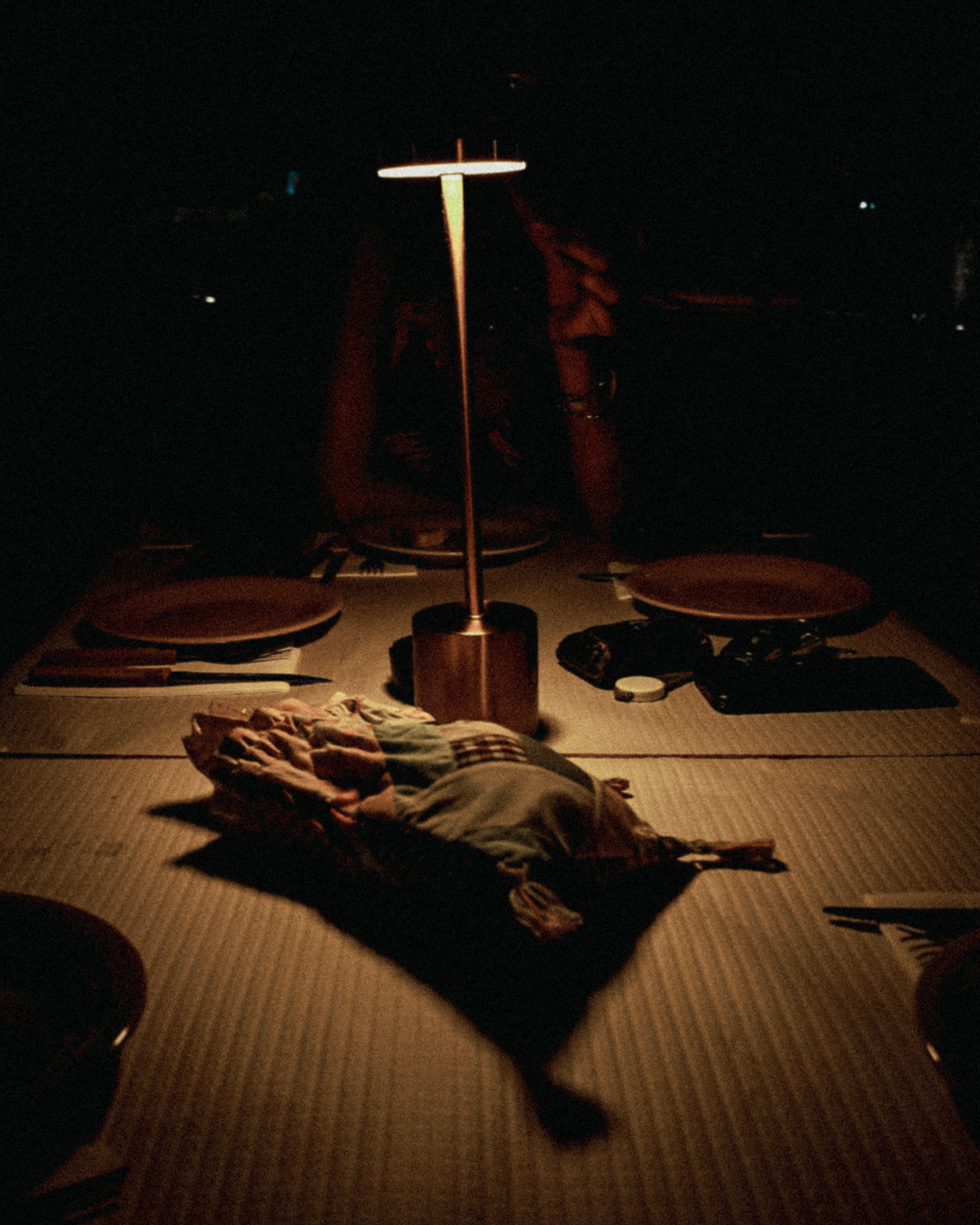 Intimate table lamp atmosphere